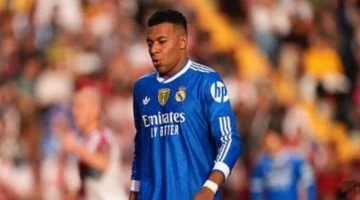 نجوم برشلونة وباريس يقودون فريق العام 2025 بقوة